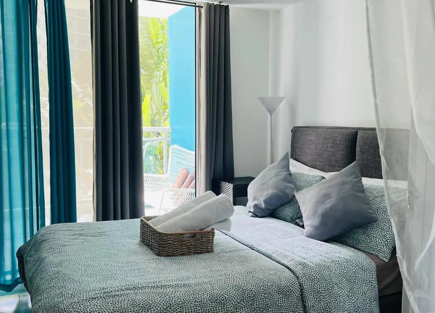 Aparthotel Maldives Suites, Azure Urban Resorts And Residences Paranaque City