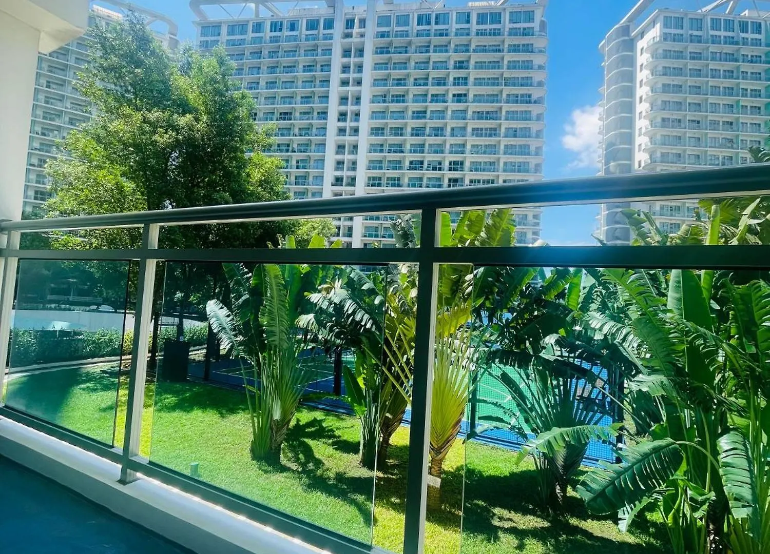 Aparthotel Maldives Suites, Azure Urban Resorts And Residences Paranaque City